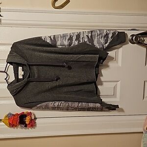 NWOT VINTAGE HAVANA CROPPED CAMO HOODIE